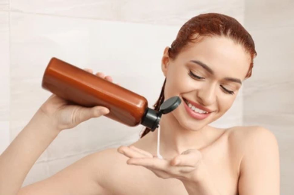 Yuk cobain 10 shampo terbaik ini. Dijamin bikin rambut lebih segar, ringan, dan wangi seharian!