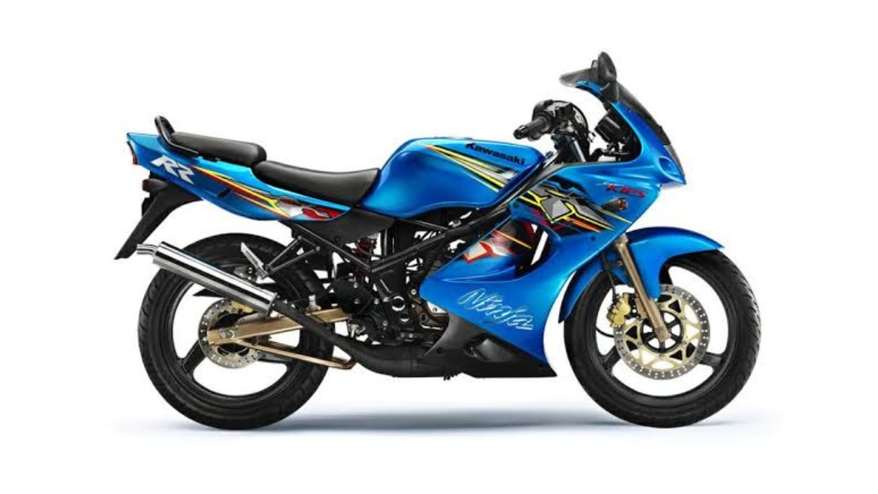 Tampilan gagah Kawasaki ZX150 CBU dengan tenaga 30 PS dan kecepatan maksimal mendekati 200 km/jam.