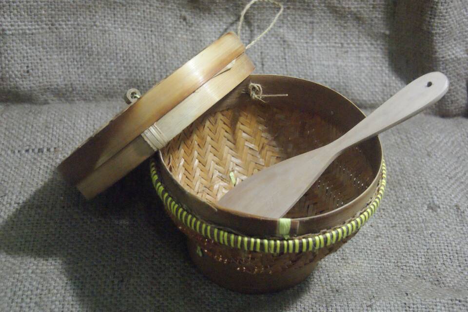 Sampai sekarang masih banyak yang percaya rasa masakan bisa naik level kalau pakai peralatan dapur tradisional.