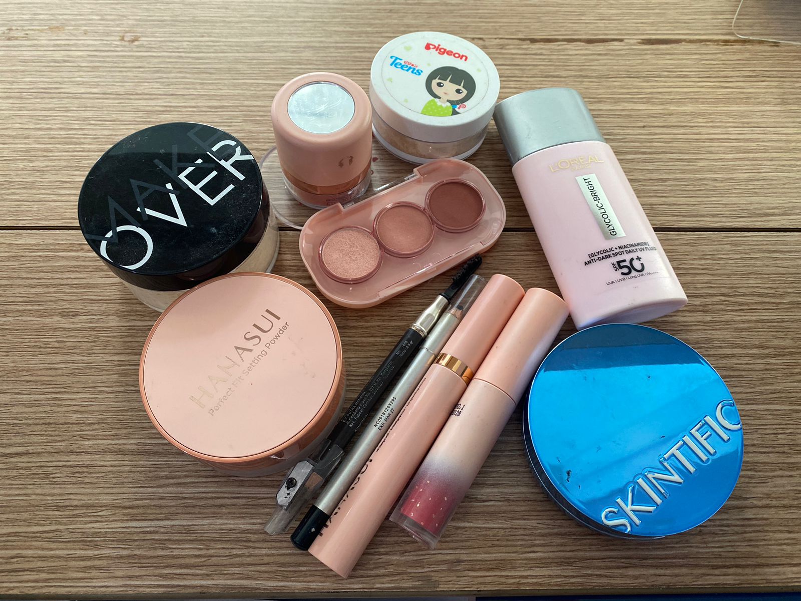 Tampil cantik & profesional itu bisa banget! Yuk, pakai makeup natural yang bikin kamu makin percaya diri di dunia kerja!