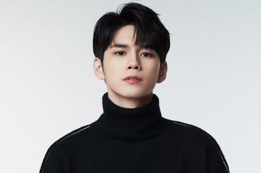 Intip 6 model rambut cowok Korea 2025 yang cocok banget buat pria Indonesia! Stylish, kekinian, dan bikin penampilan makin maksimal.
