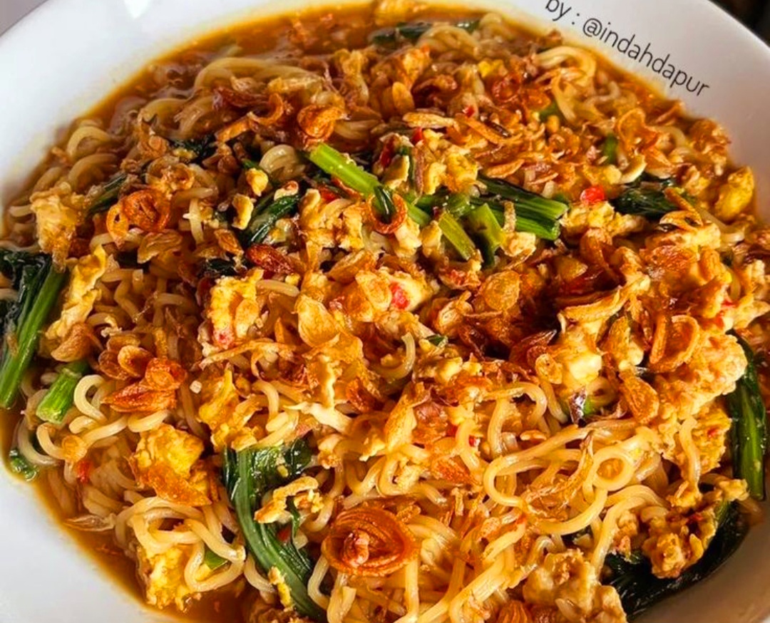 Mi nyemek khas Jogja yang gurih dan pedas cocok disantap saat hujan.