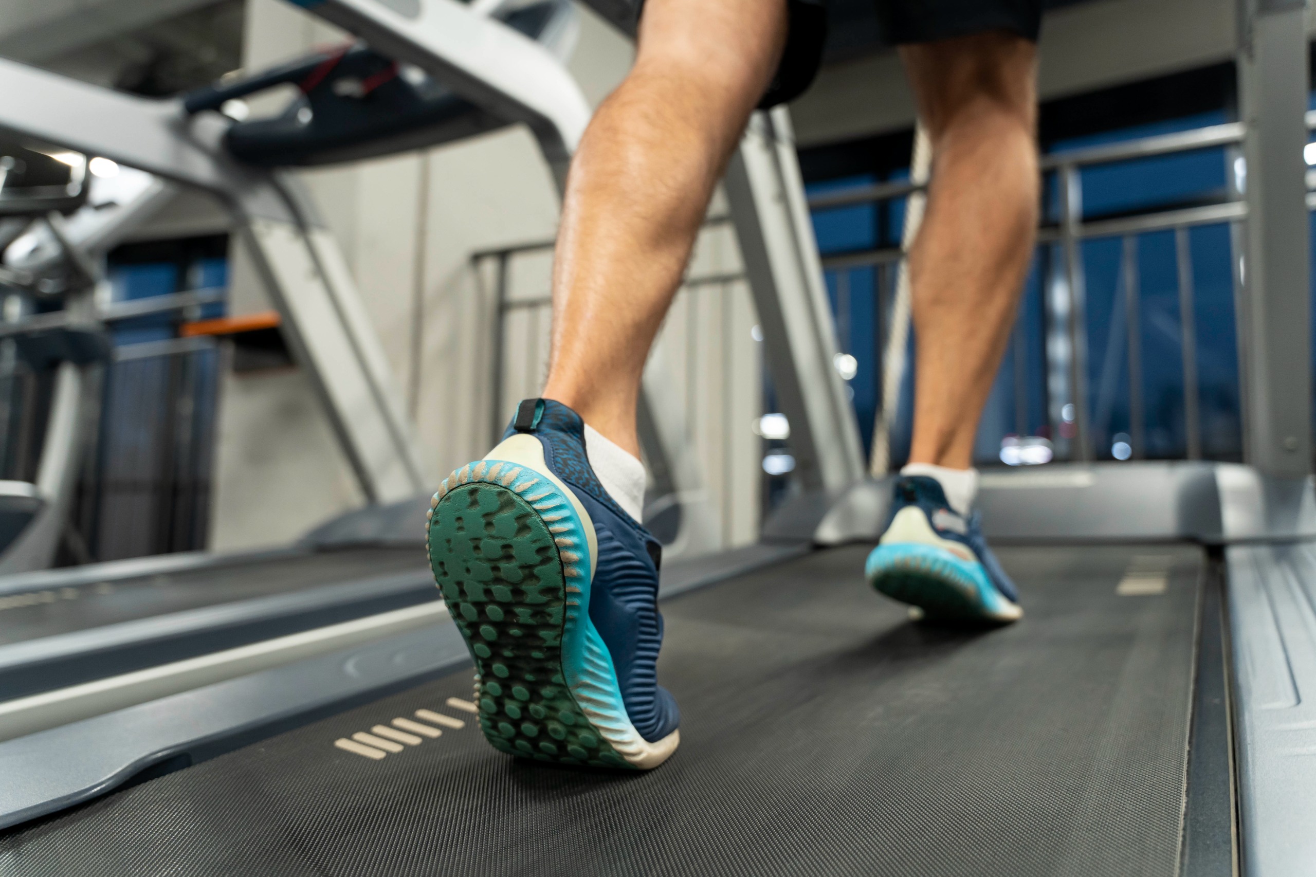 Pilih sepatu gym yang tepat biar olahraga semakin nyaman.