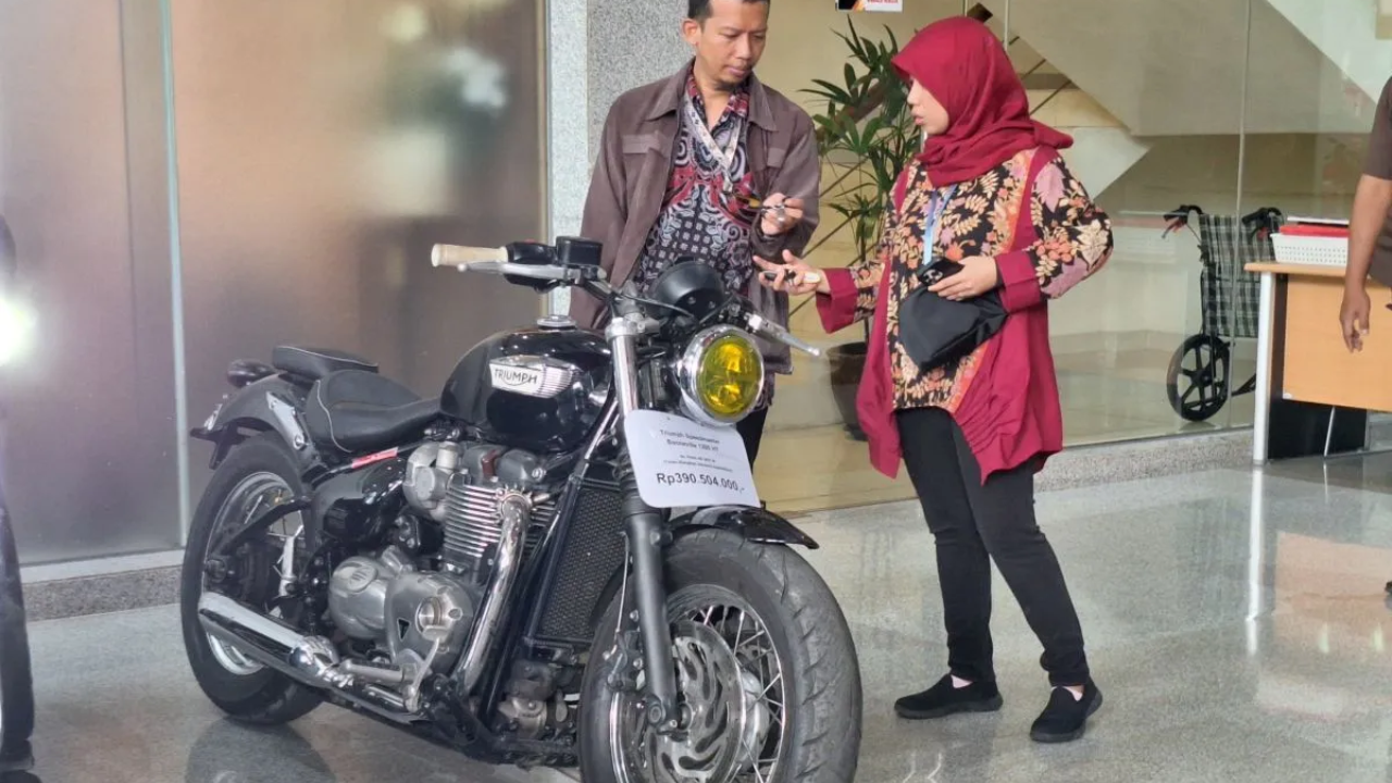 Triumph Bonneville Speedmaster 1200 HT eks Rafael Alun dilelang KPK seharga Rp 211 juta, padahal harga aslinya tembus Rp 500 jutaan.