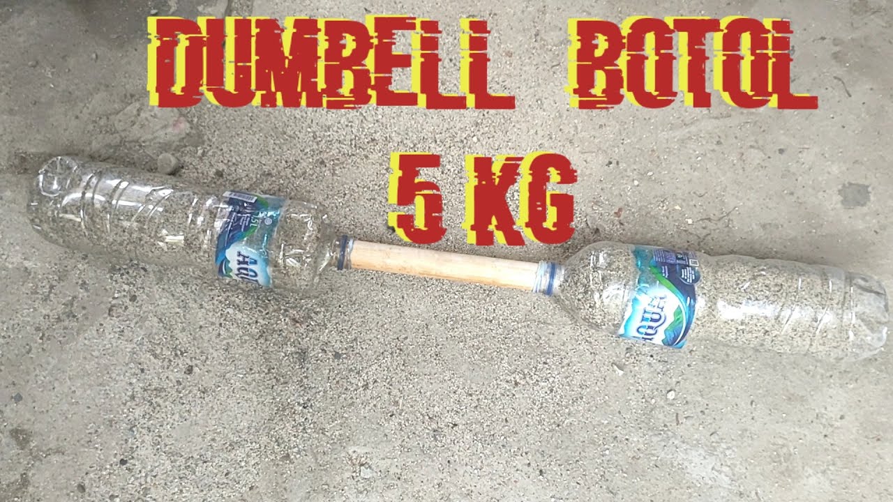 Ilustrasi botol air jadi alat finess di rumah.