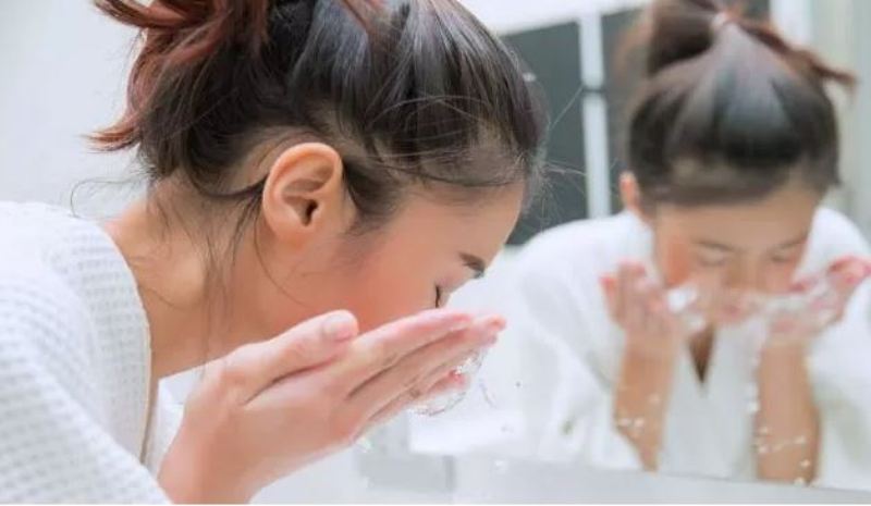 Sabun cuci muka untuk wajah berminyak.