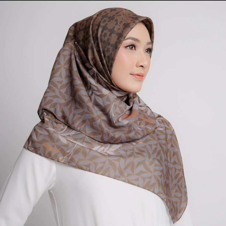 Hijabers, siap tampil adem dan modis? Intip 10 rekomendasi jilbab segi empat terbaik di 2025!
