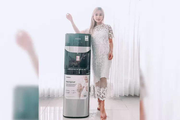 Ilustrasi orang dengan Dispenser