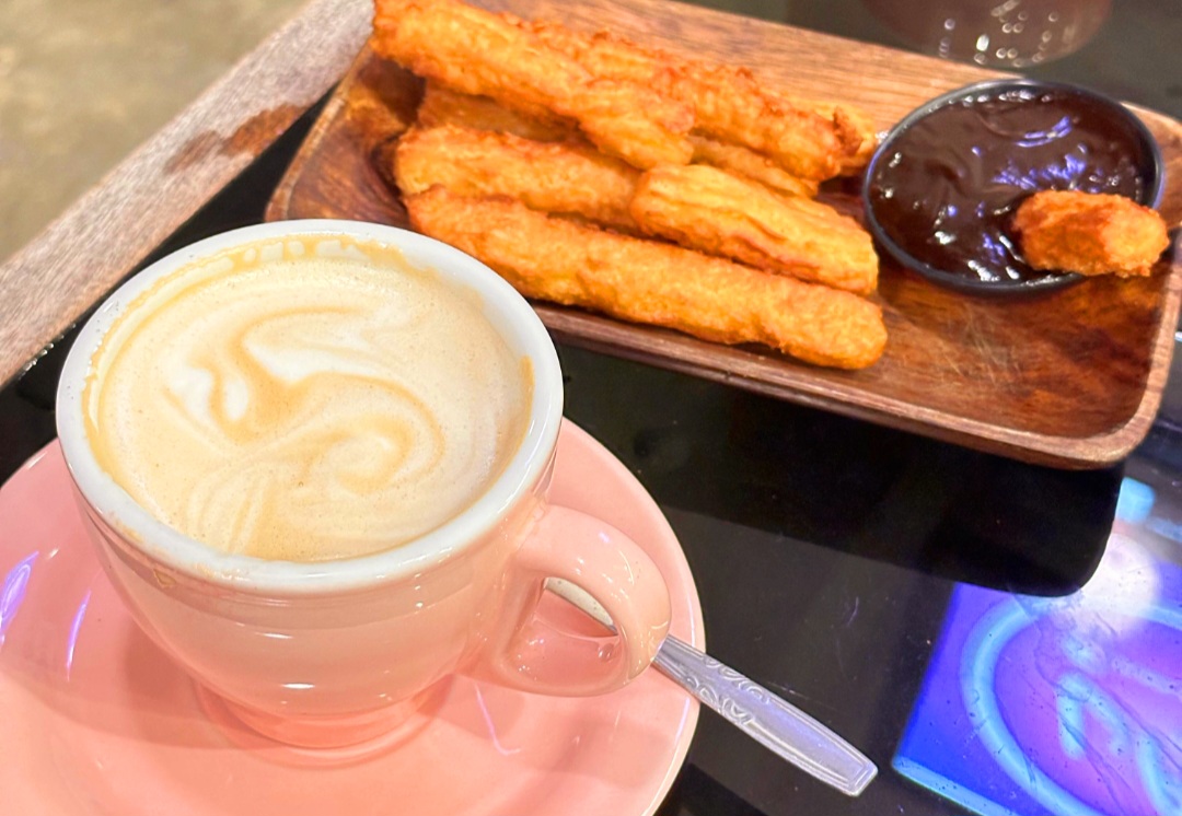 Cafe Floe Ngawi hadir dengan kopi nikmat dan suasana cozy estetik.