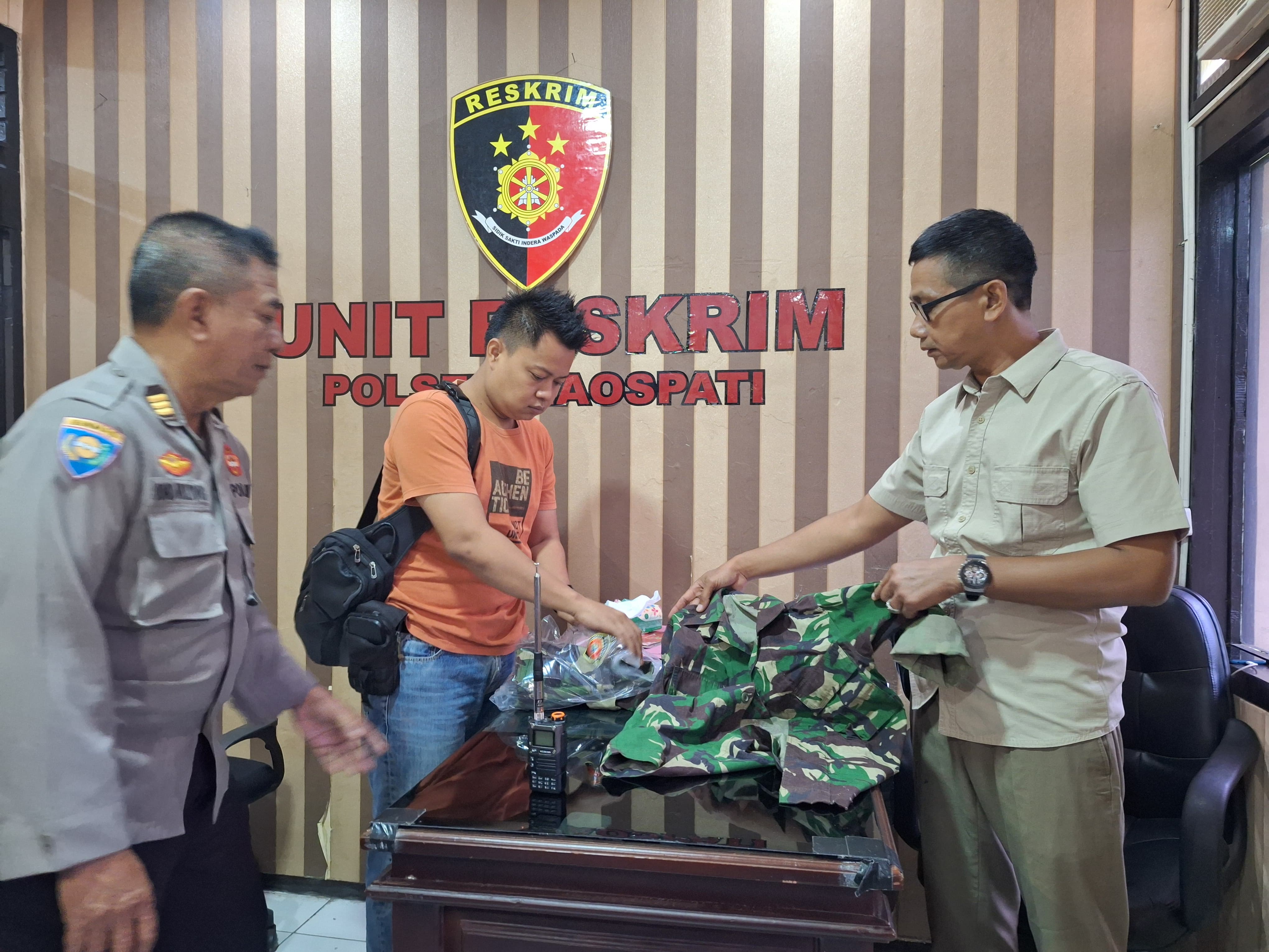 Pujiono, pria asal Madiun diringkus Polsek Maospati, Magetan, setelah terbukti mengaku TNI untuk menipu janda melalui Tiktok.