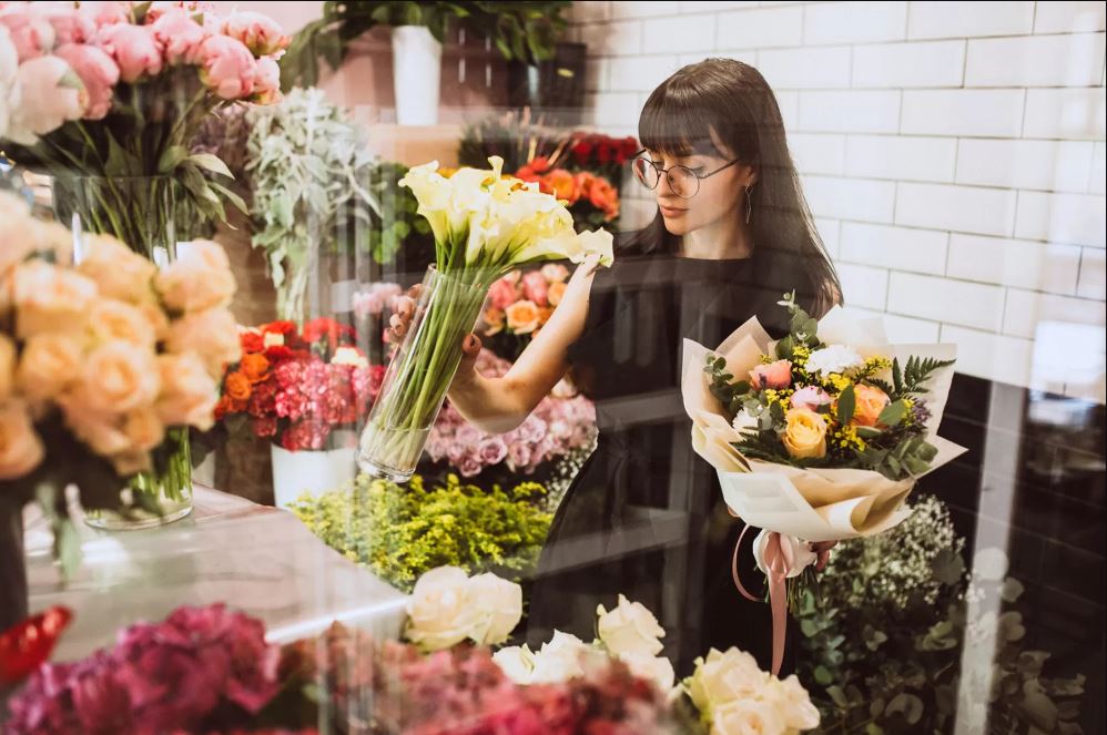 Buket bukan cuma bunga! Ini 6 ide buket kekinian yang bisa jadi kado cantik sekaligus peluang usaha menjanjikan.