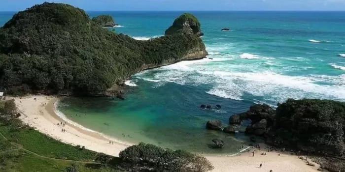 Pantai Watu Leter; daya tarik, aktivitas seru, rute lokasi