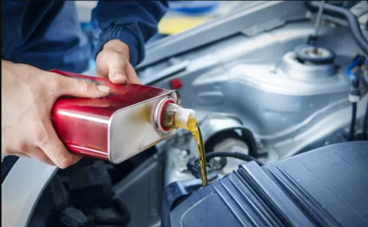 Jangan asal ganti oli matic. Kenali perbedaannya dengan kuras oli, waktu ideal, dan risikonya agar mobil tetap awet!