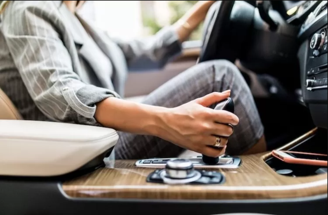 Jangan asal panaskan mobil matic! Ikuti langkah dan waktu idealnya agar mesin tetap awet dan irit bahan bakar.