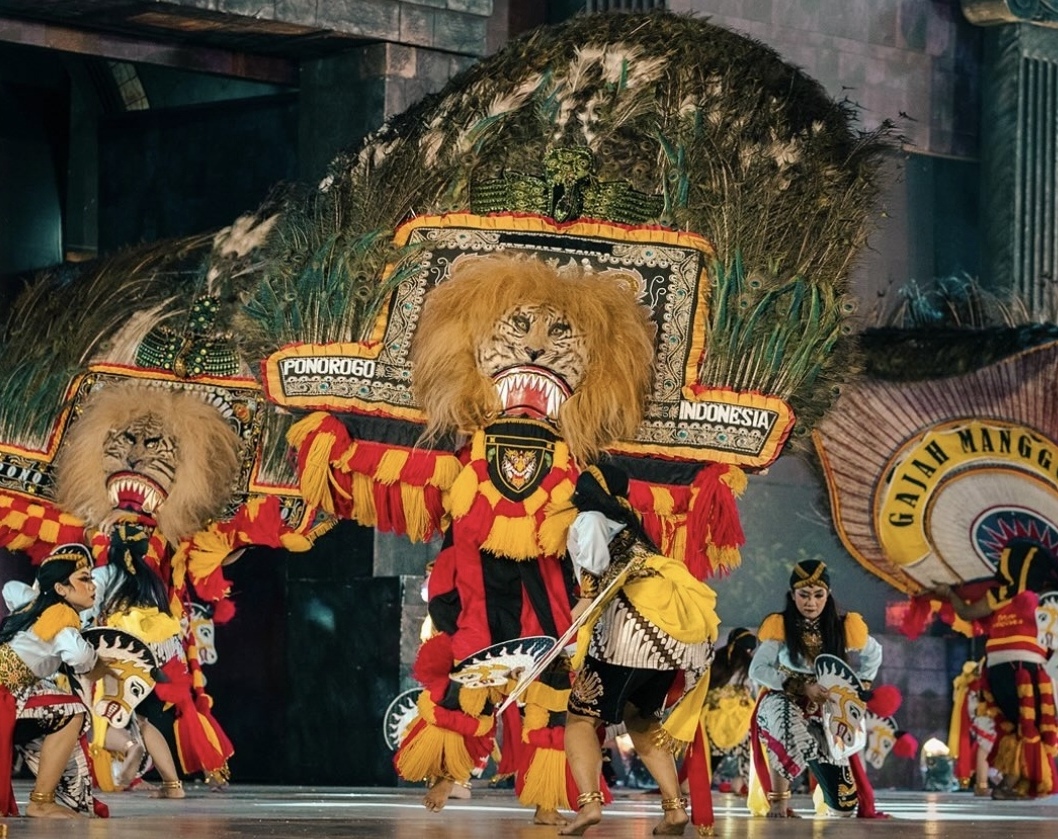 Gajah Manggolo dari SMAN 1 Ponorogo siap menunjukkan aksi terbaiknya di panggung Festival Reog Nasional 2025 malam ini. /