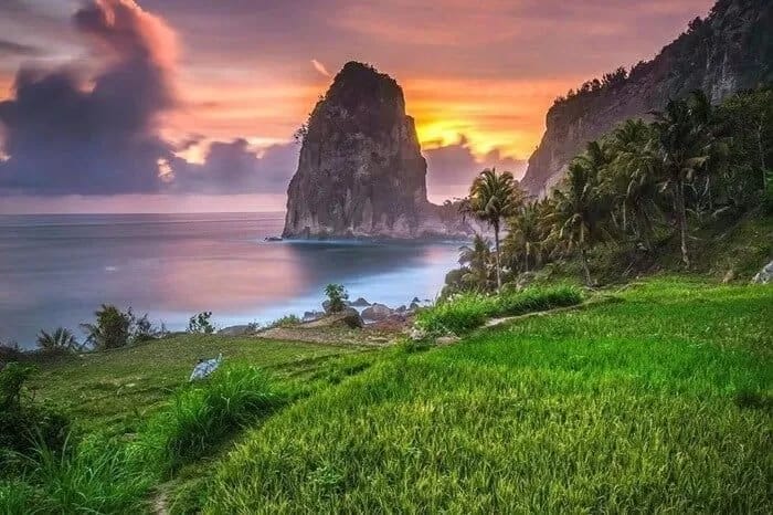 Pantai Pangasan; daya tarik, aktivitas seru, rute lokasi