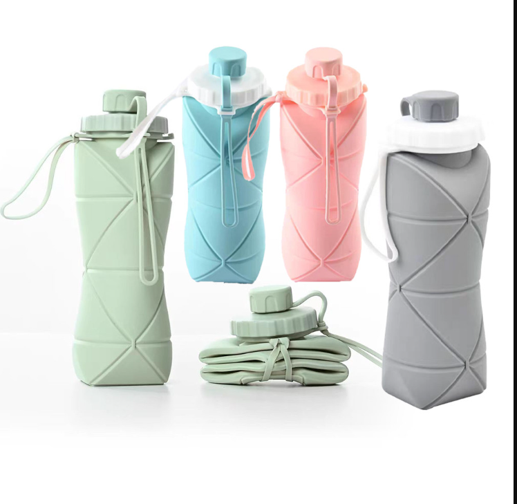 Origami Bottle jadi opsi terjangkau yang cukup mumpuni untuk kebutuhan harian. Dibuat dari silikon food grade dan bebas BPA, botol ini aman untuk air dingin dan suhu ruangan.