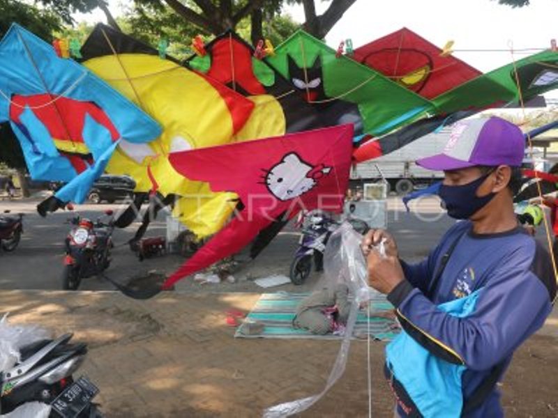 Layang-layang.