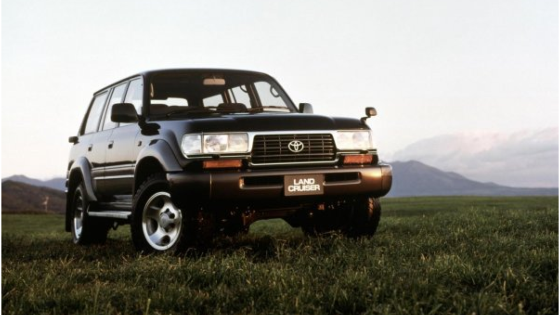 Toyota Land Cruiser Seri 80 tahun 1995 tetap gagah di segala zaman.