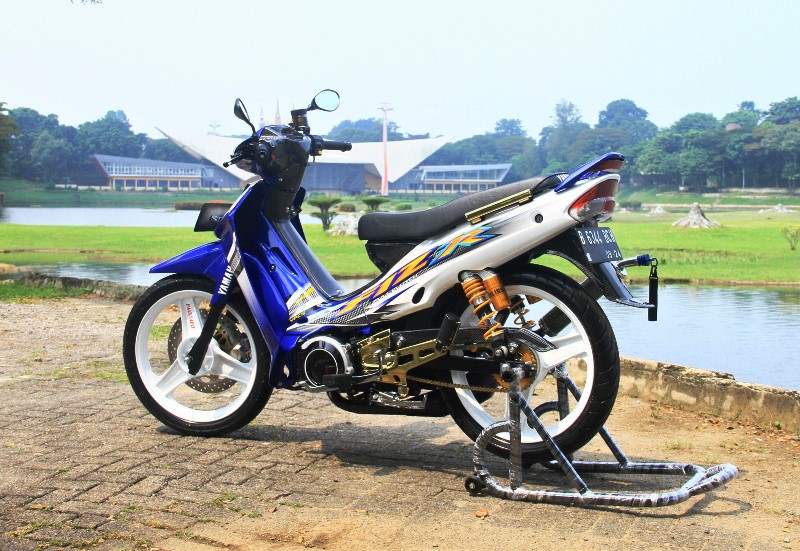 Yamaha F1ZR bekas dengan kondisi orisinal dan surat lengkap, pilihan tepat bagi kolektor motor klasik.