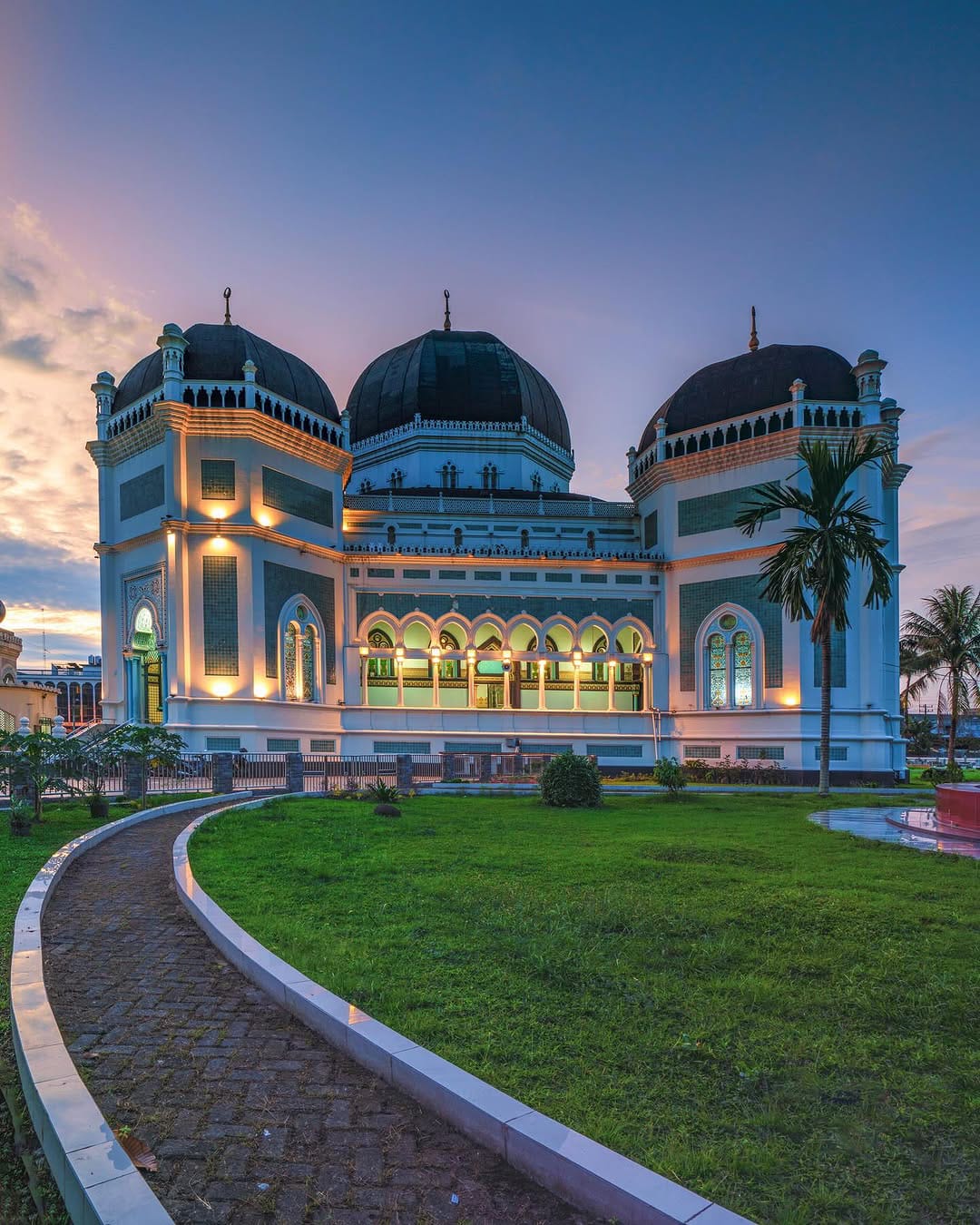 Salah satu masjid terkenal di Sumatera.