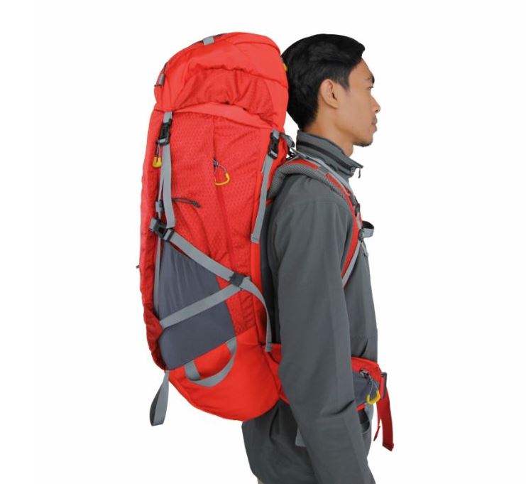 Tas carrier Consina 60L ini populer di kalangan pendaki. Dilengkapi frame aluminium, rain cover, dan padding empuk, cocok untuk berbagai medan.
