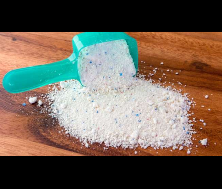 Fungsi Butiran Warna Biru pada Deterjen Bubuk.
