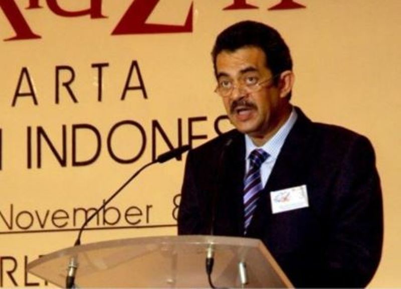 Riza Chalid dan anaknya tersangka kasus korupsi Pertamina.