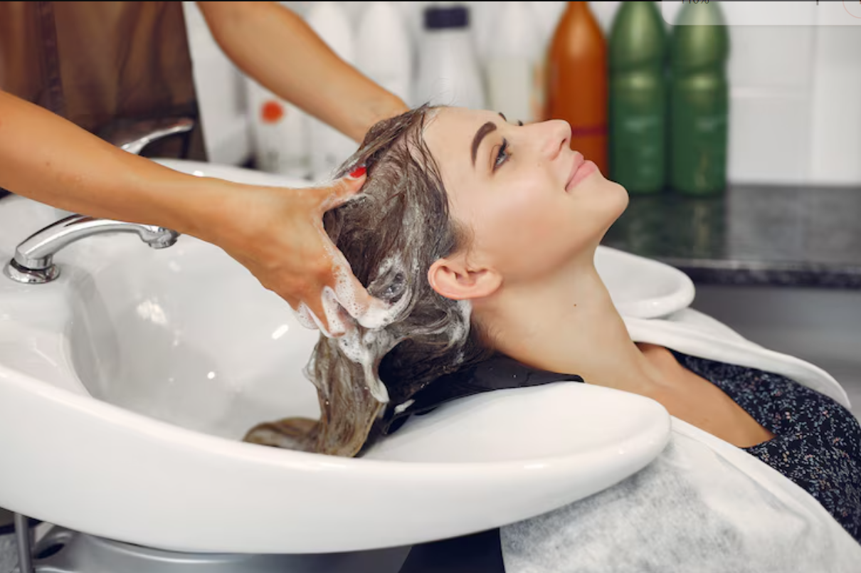 Cek 10 shampo pelurus terbaik yang bikin rambut halus & anti ngembang tiap hari