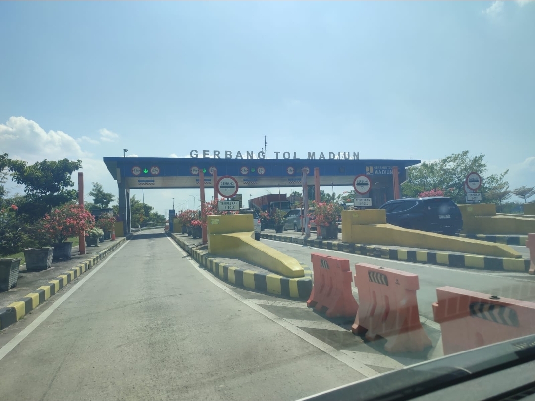 Tips berkendara di jalan tol.