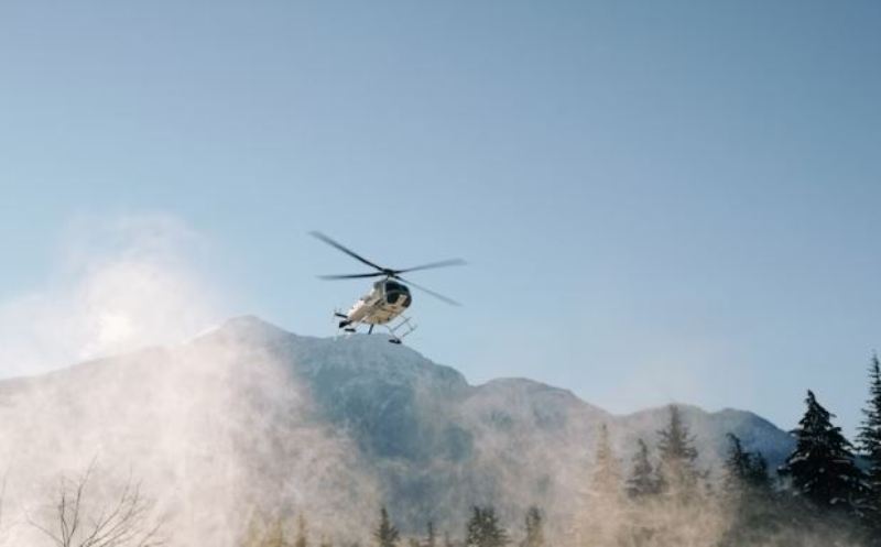 Pendaki Swiss yang terjatuh di Gunung Rinjani dievakuasi melalui udara.