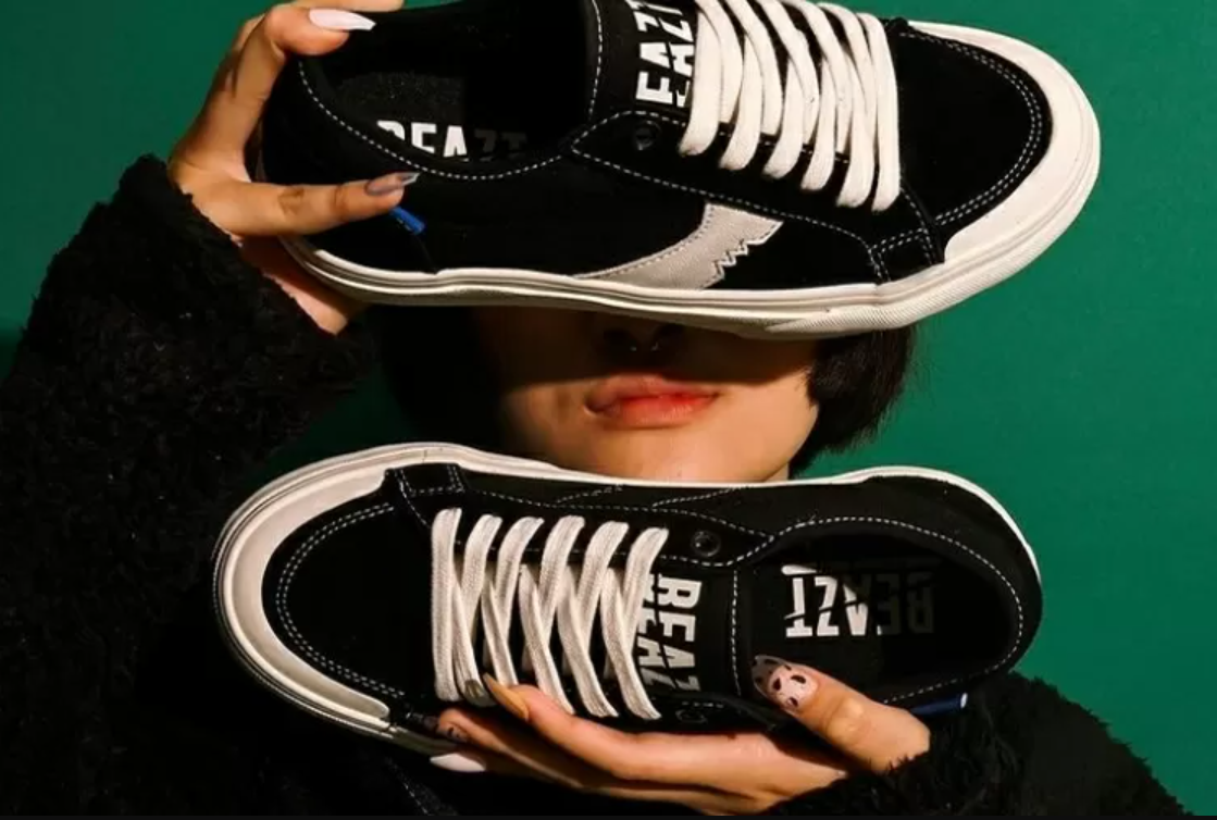 Sepatu Beazt tuh ada banyak banget variannya. Mau buat skate, nongkrong, atau koleksi kolaborasi musik? Cek tips pilihnya di sini!