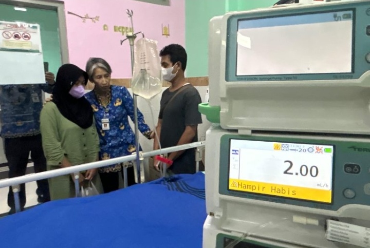 Rafa (11), bocah Pekalongan digigit ular weling dan kini koma. Dirawat intensif di RS Kariadi, Sekarang, Jateng.