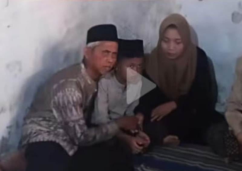 Siti Mualimah dan keluarga minta maaf ke Pak Zuhdi, guru madin dituntut Rp 25 juta di Demak.