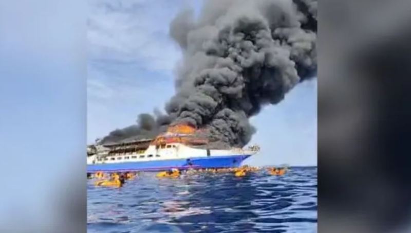 KM Barcelona terbakar di perairan Pulai Talise, Sulawesi Utara.