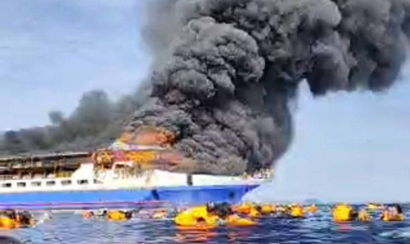 KM Barcelona 5 terbakar hebat di tengah pelayaran dari Kepulauan Talaud menuju Manado.