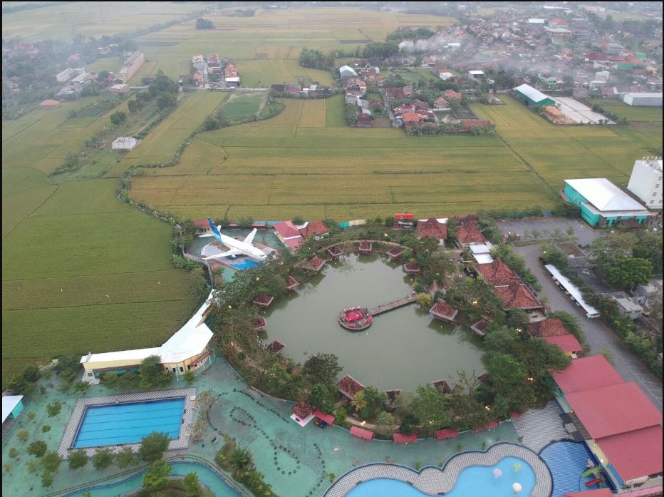 Liburan seru & edukatif bareng keluarga di Danau Resto Purwodadi! Ada bioskop 3D, water park, hingga wahana pesawat Boeing!
