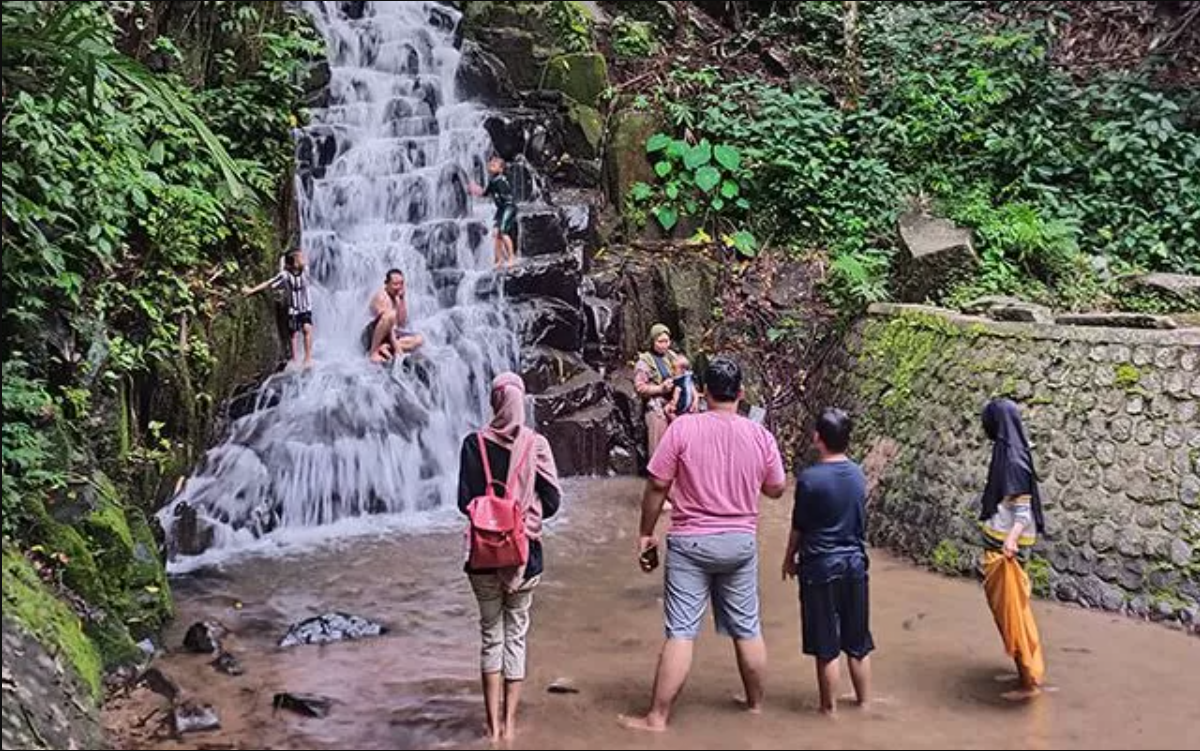 Air Terjun Irenggolo di Kediri