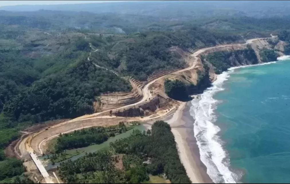 Tulungagung punya pantai-pantai rahasia yang super cantik! Viral 2025, cocok buat healing & foto-foto kece!