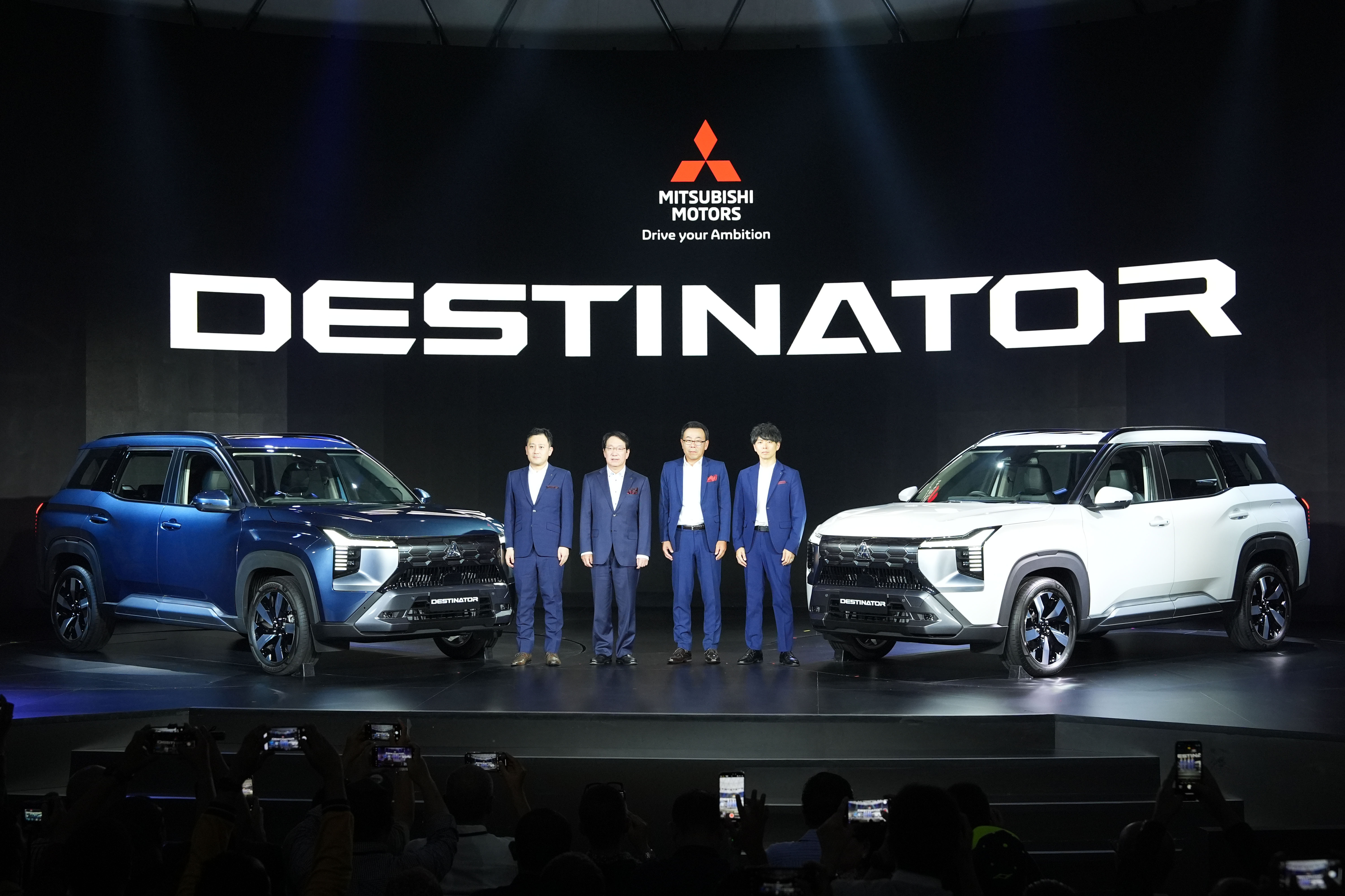 Tampilan gagah Mitsubishi Destinator di GIIAS 2025, SUV turbo rakitan lokal yang kini resmi dijual mulai Rp 385 juta.