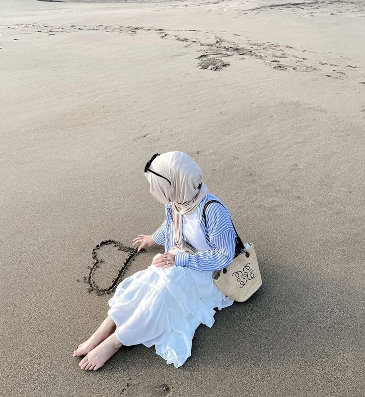 Inspirasi Outfit Hijab ke Pantai