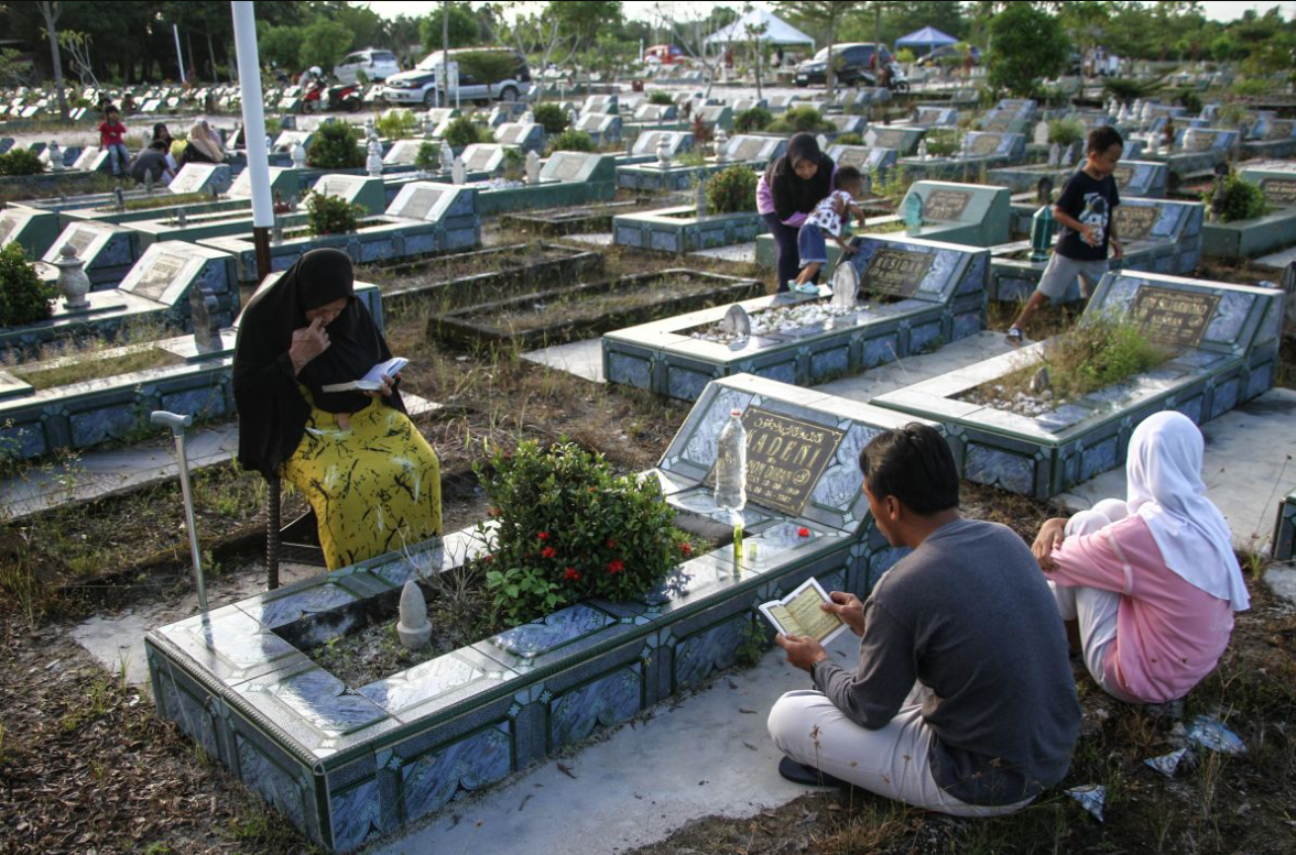 Ziarah kubur bukan sekadar tradisi, tapi amalan sunnah yang mengingatkan kita pada akhirat.
