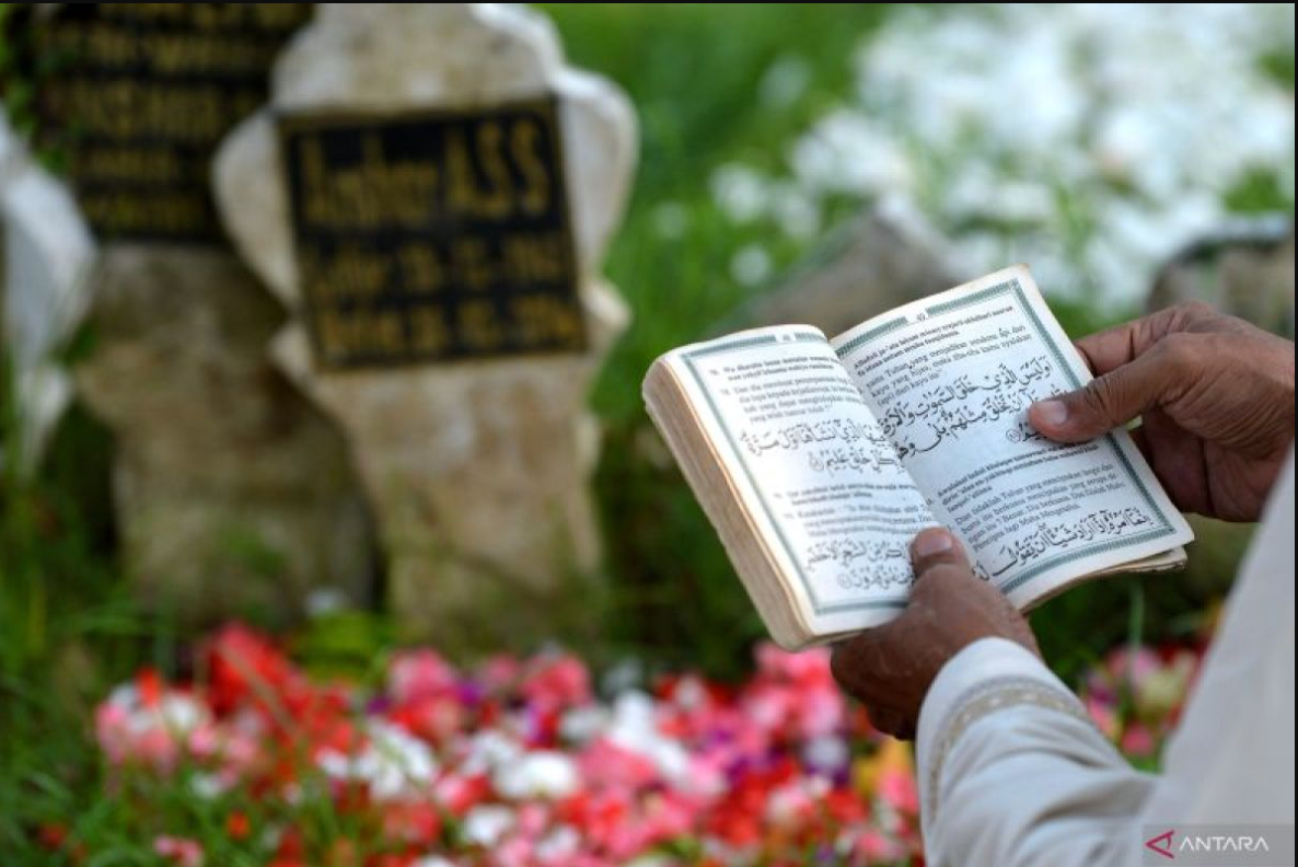 Ziarah kubur: ibadah penuh makna, bukan ritual mistik.