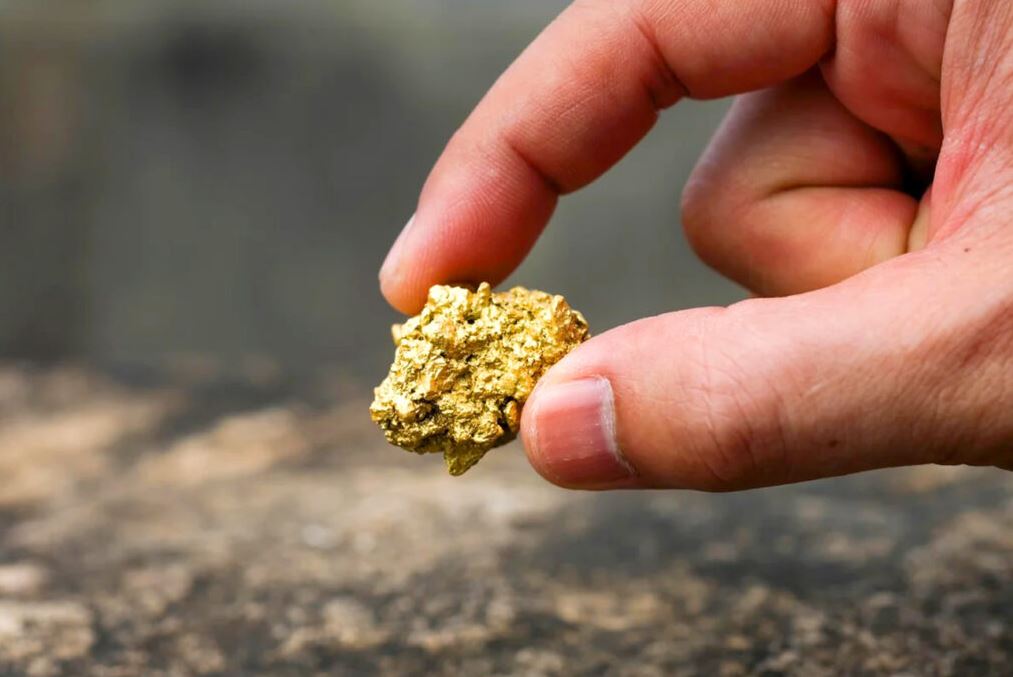 Indonesia produksi lebih dari 100 ton emas per tahun dan jadi bagian elite produsen emas dunia.