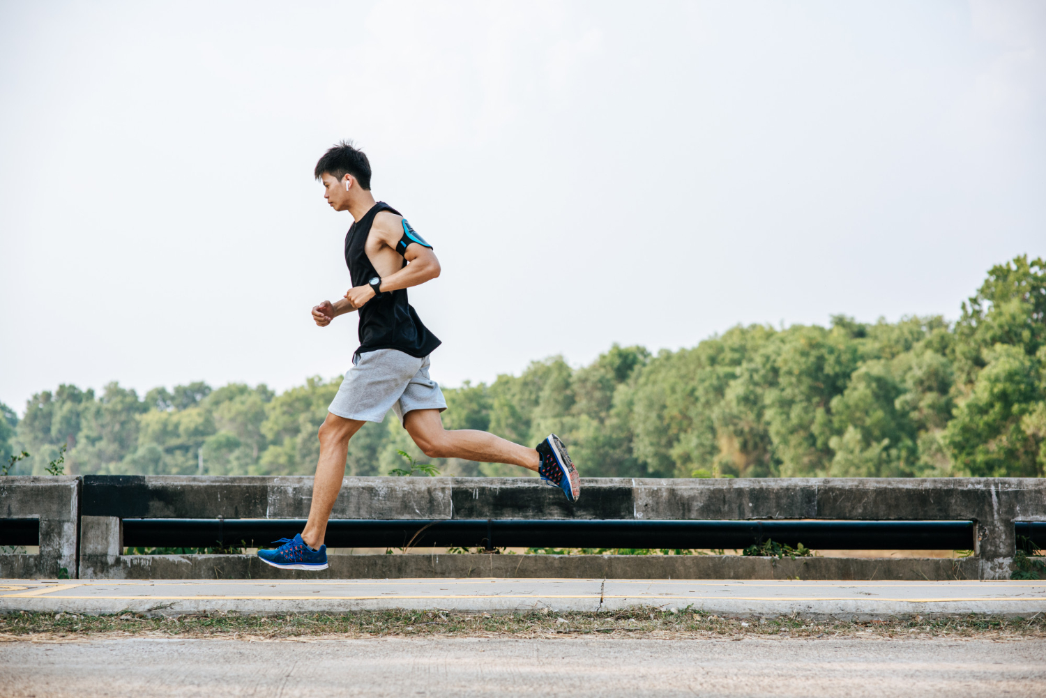 Beda sepatu running Road, Trail, dan Racing Shoes!