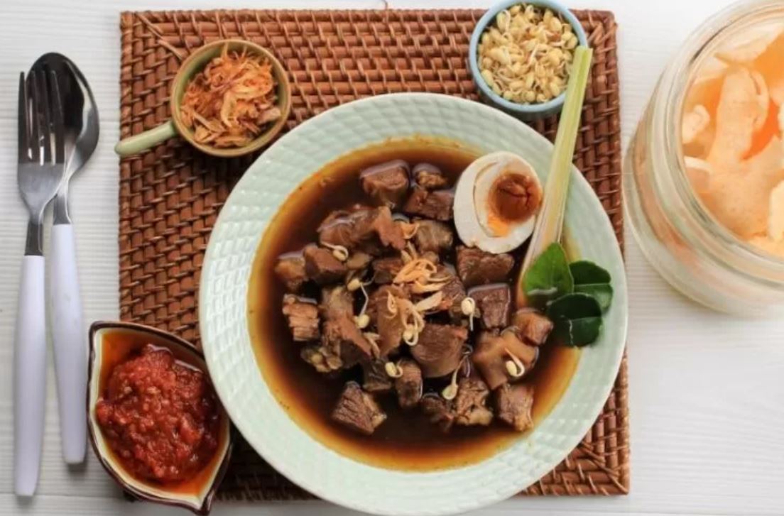 Kuliner legendaris Surabaya ini wajib dicoba! Rasanya khas, bikin nagih, dan susah dilupain!