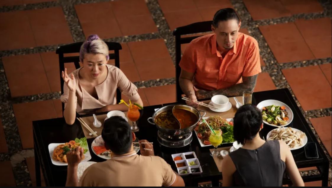 Bisnis franchise Food and Beverage&nbsp;makin moncer di 2025. Mau buka usaha? Ini dia daftar brand paling cuan yang bisa kamu lirik!