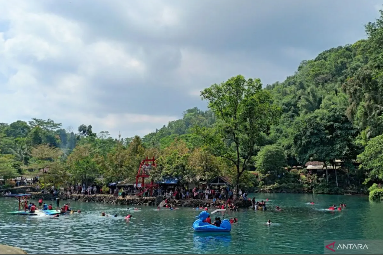 Liburan segar di Majalengka! Dari telaga jernih hingga wahana air seru, semua ada di sini.
