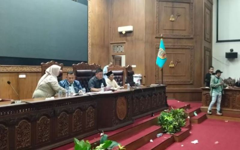 Seluruh Fraksi DPRD Ponorogo sepakat menyetujui hak angket memakzulkan Bupati Sudewo.