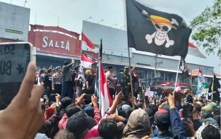 Tiga korban dilaporkan tewas dalam demo Pati yang berlangsung ricuh.